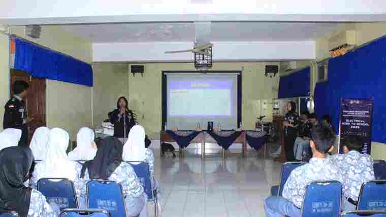 Pemaparan Materi Teknik Elektro Udinus di SMA Kesatrian 1 Semarang